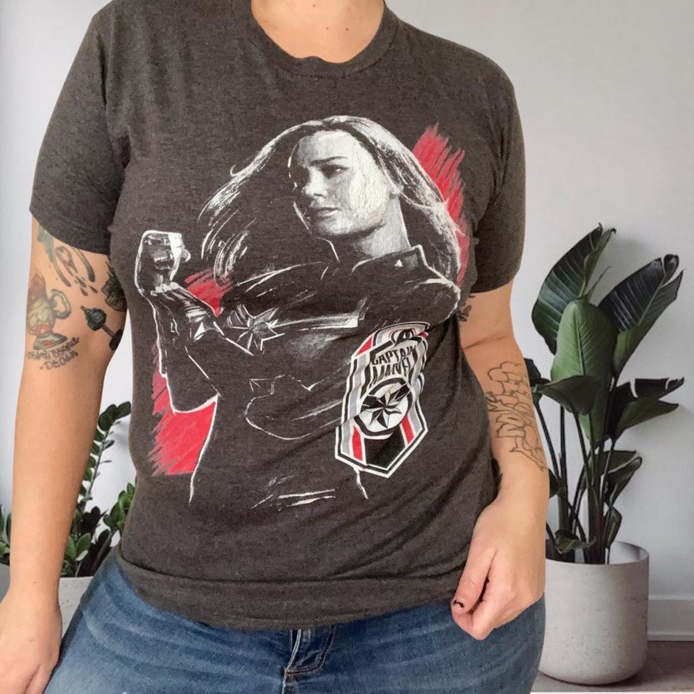 Captain Marvel Retro Marvel Graphic Tee Unisex Grey Medium